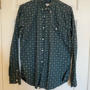 Men’s Medium Gap Button Down